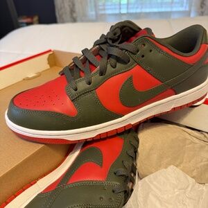 NIKE Dunk Low Retro Mystic Red Size 11.5